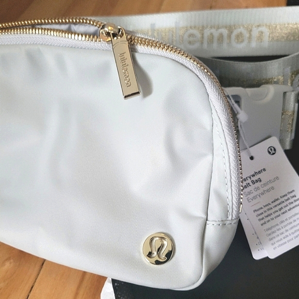 New Lululemon Everywhere Belt Bag, Limited edition, Vapor/Gold/White - Picture 8 of 14